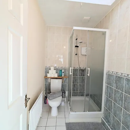 6 Bed In - Housing For Contractors *