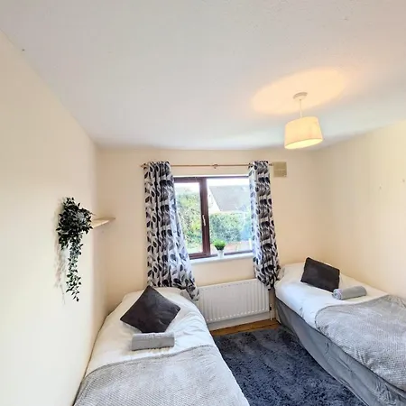 6 Bed In - Housing For Contractors شقة